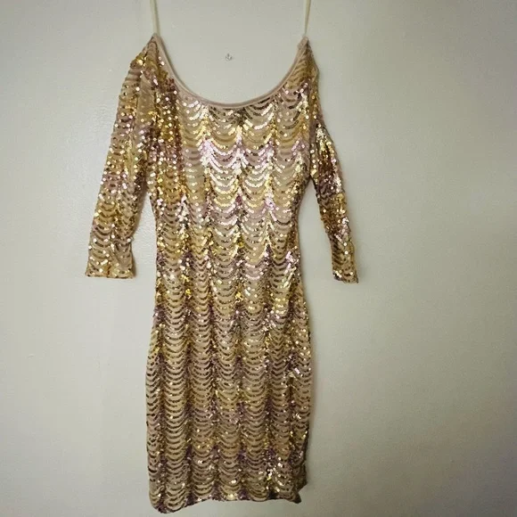 green emerald velvet dress Design Plus Size Gold Sequin High Split Flared Sleeve Party Midi  Dress(Ships 24h) main image 1